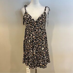 Ivy & Main Floral Black v-neck‎ mini Dress with straps size large juniors